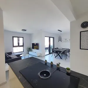 Betty's Luxus - 2 Pools Apartment
